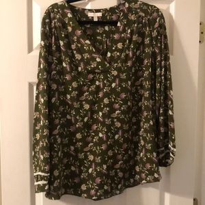 16W Green and floral blouse with buttoned sleeves